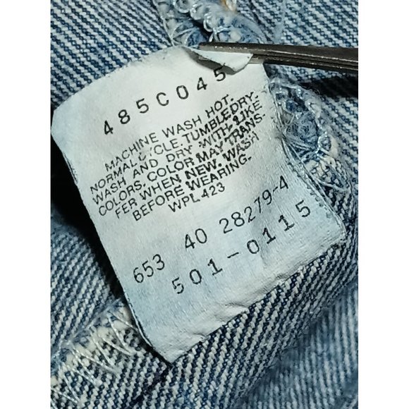 Vintage Levis 501 Jeans Mens Size 34 x 32, Actual 30 x 30 Distressed Blue Denim - Picture 9 of 14